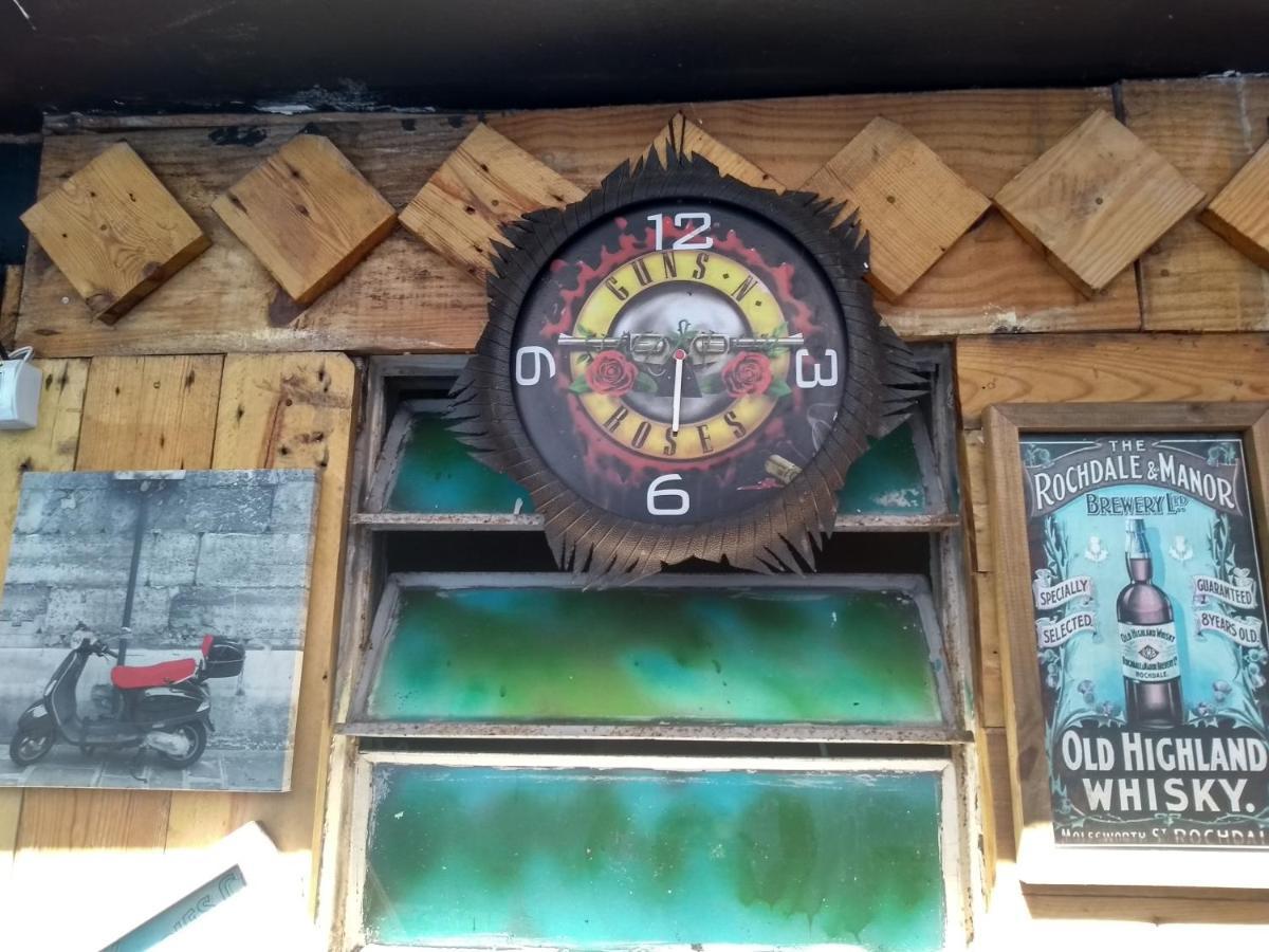 Jeremias Bar Hostel